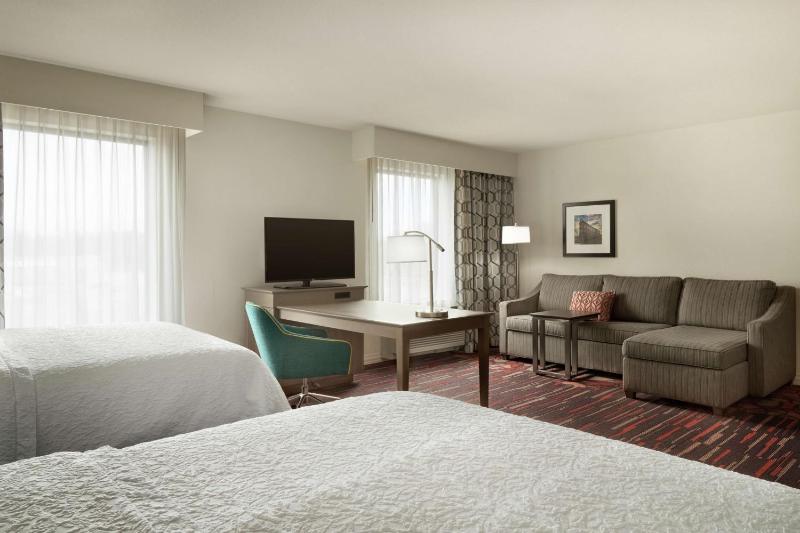 Queen Studio Suite with Two Queen Beds - Non-Smoking image 2