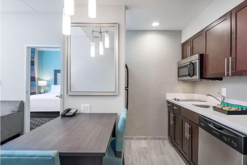 One-Bedroom King Suite - Non-Smoking image 3