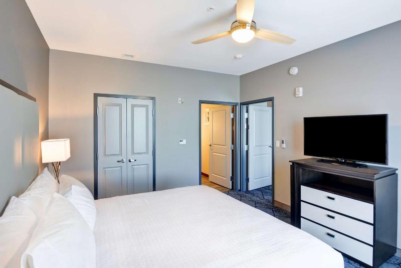 One-Bedroom King Suite - Non-Smoking image 1