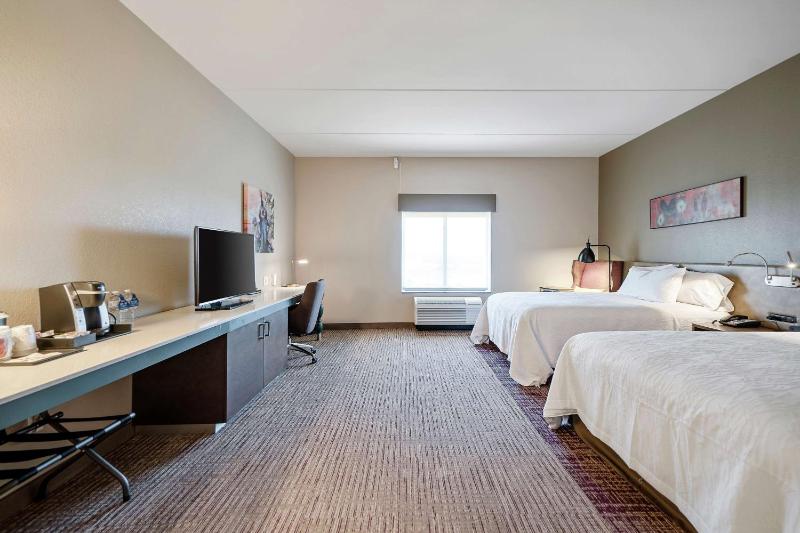 Queen Room with Two Queen Beds - Mobility Access image 1
