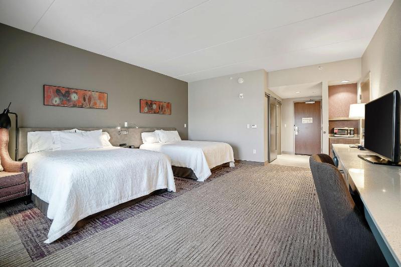 Queen Room with Two Queen Beds - Mobility Access image 2