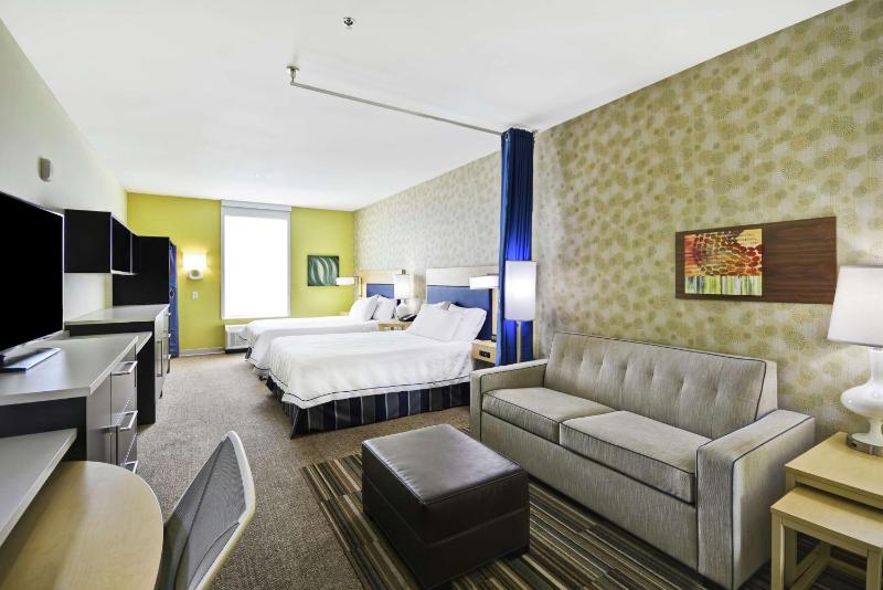 Queen Studio with Two Queen Beds - Non-Smoking image 1