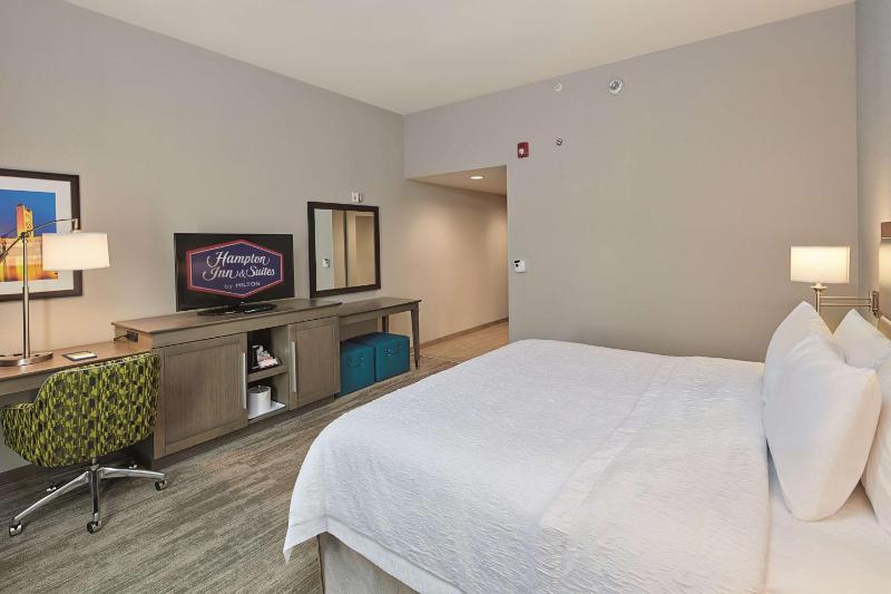 King Room - Non-Smoking image 3