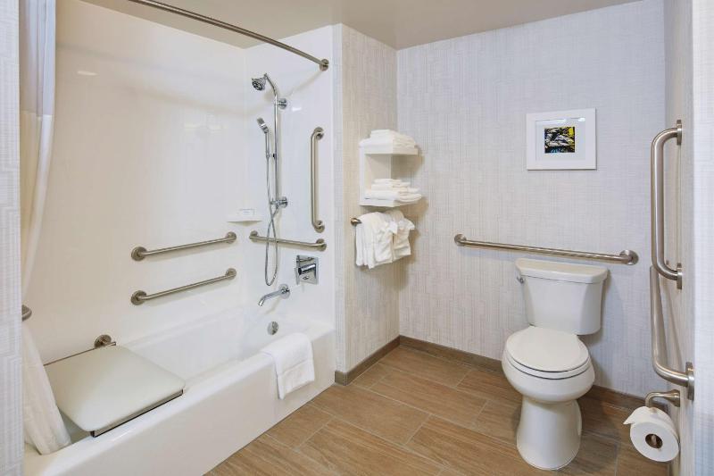King Room with Accessible Tub - Mobility and Hearing Access/Non-Smoking image 4