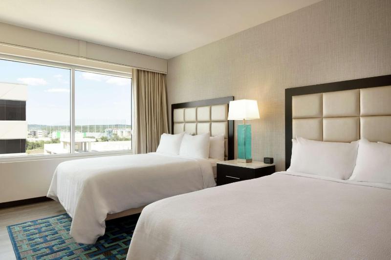 Suite with Two Queen Beds and Roll-in Shower - Mobility and Hearing Access image 3