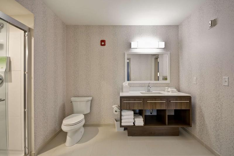 One-Bedroom Queen Suite - Non-Smoking image 2