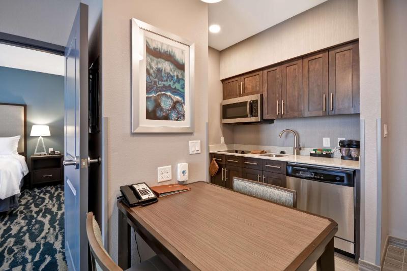 One-Bedroom King Suite - Non-Smoking image 4