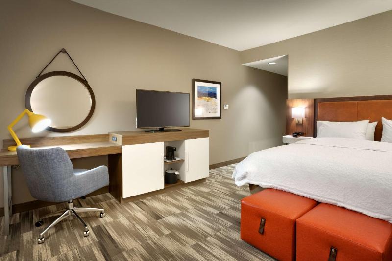 King Room - Non-Smoking image 4