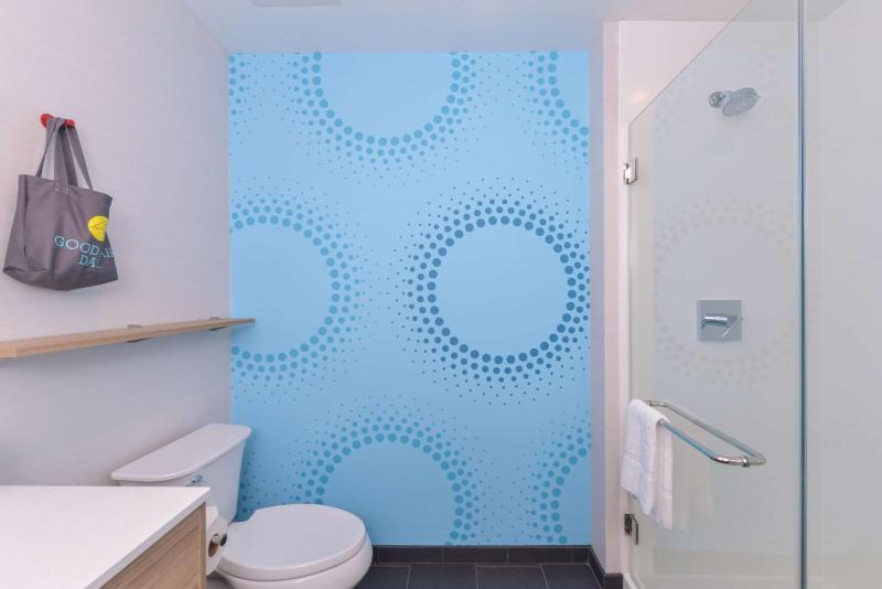 King Room image 3