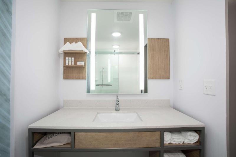 King Room image 2