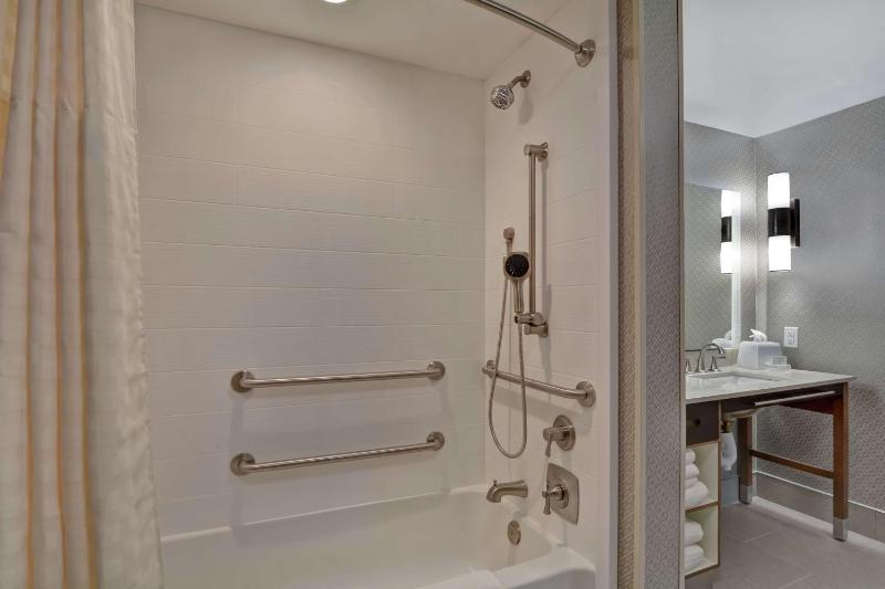 King Studio Suite - Mobility Access/Non-Smoking image 2