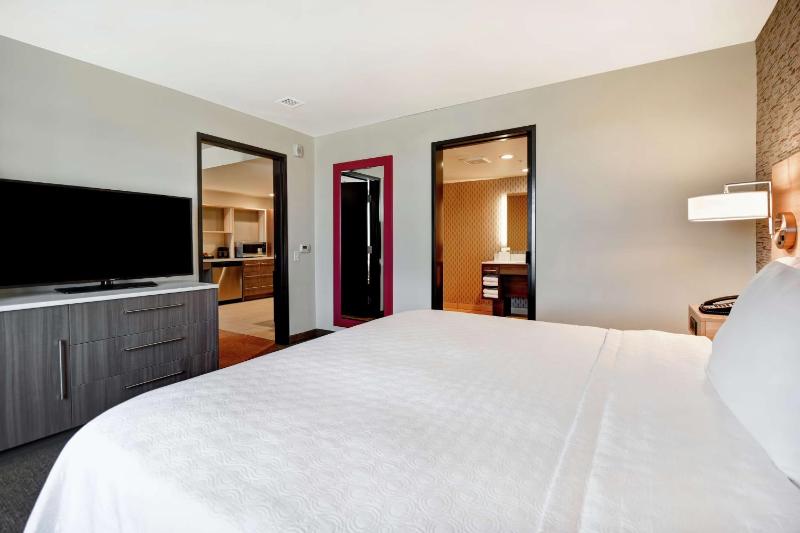 King Suite with Roll-In Shower - Mobility Accessible/Non-Smoking image 3