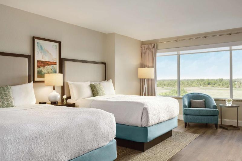 Double Room with Two Double Beds and River View image 3