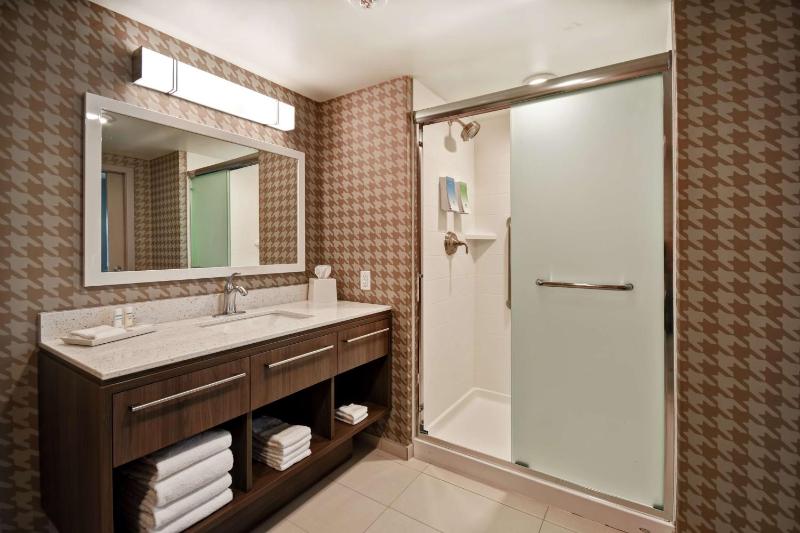 One-Bedroom King Suite - Non-Smoking image 3