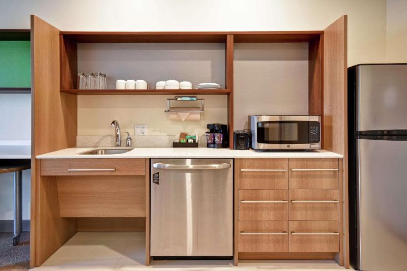 King Suite with Mountain View - Mobility Accessible image 4