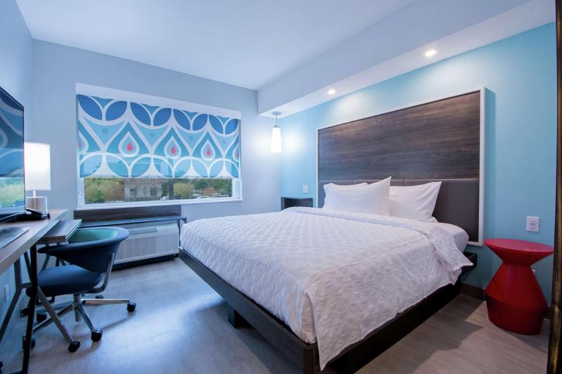 King Room image 3