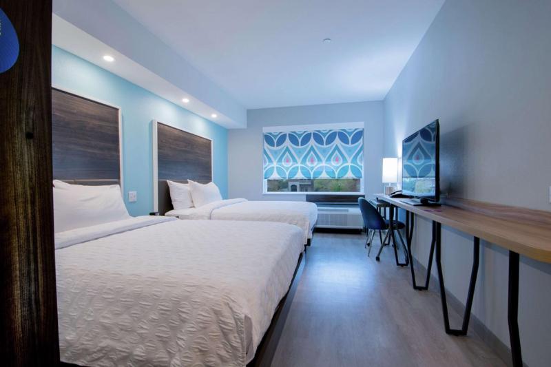 Queen Room with Two Queen Beds image 1
