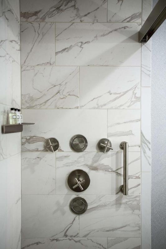 King Room with Spa Shower image 4