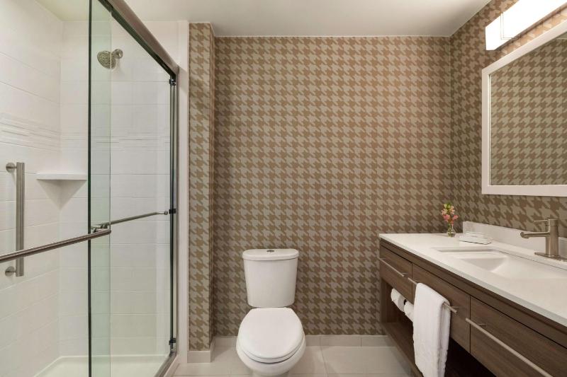 One-Bedroom King Suite - Non-Smoking image 2