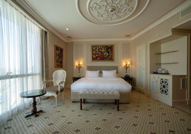 King Guest Room image 1