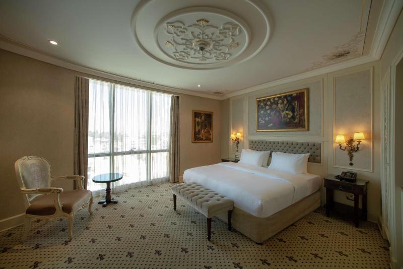 King Guest Room image 3