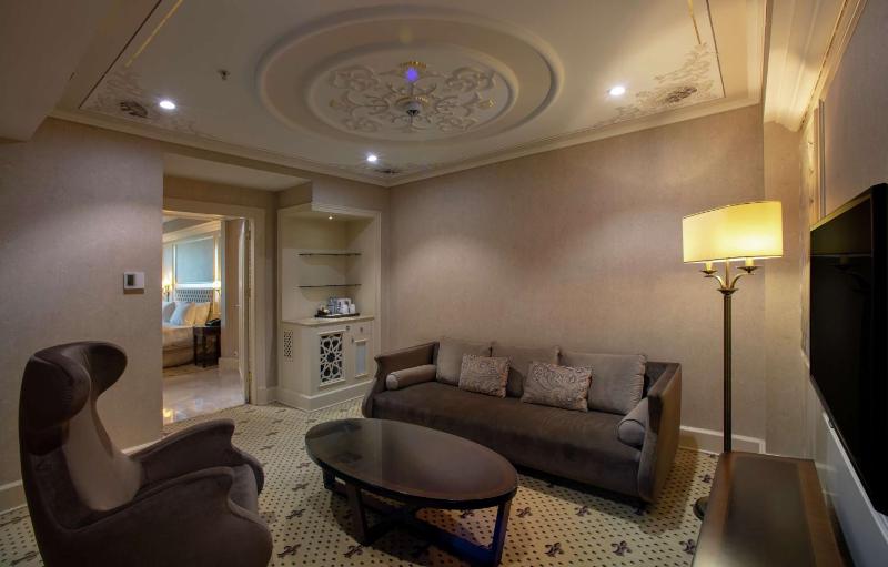 One-Bedroom King Suite image 1