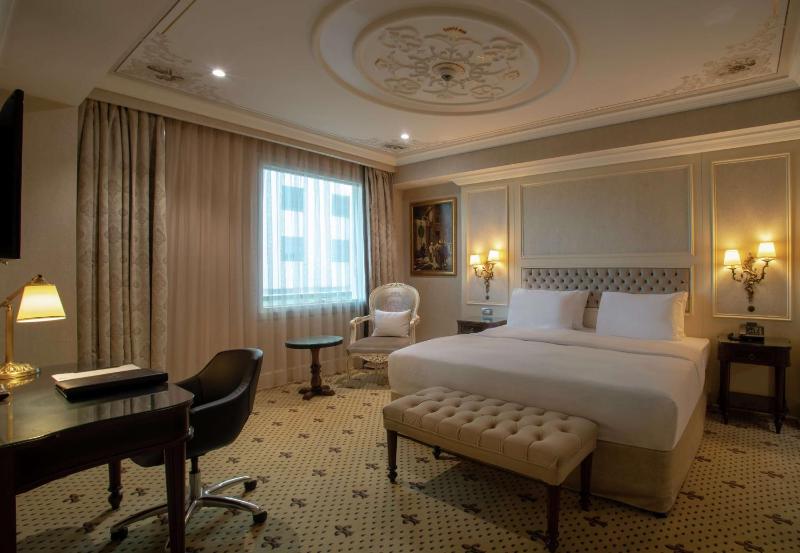 One-Bedroom King Suite image 3