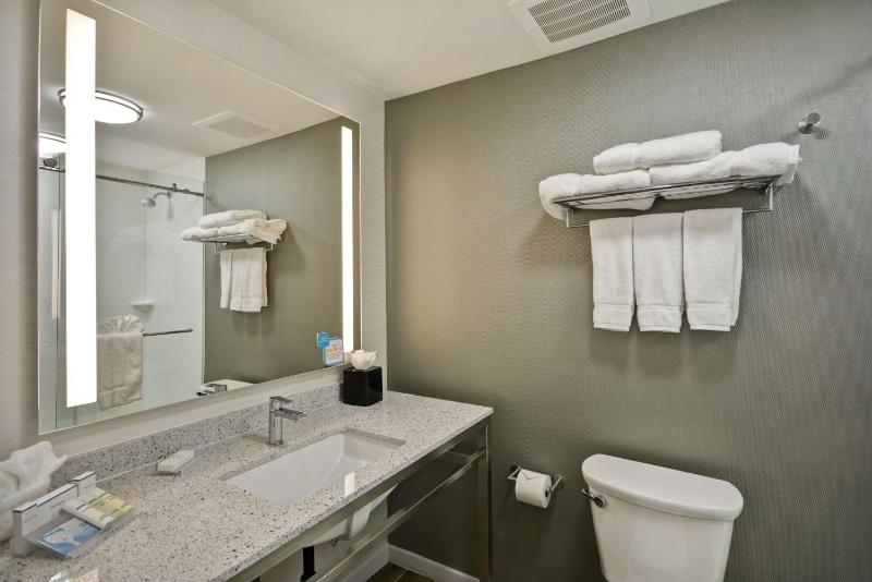 King Room image 3
