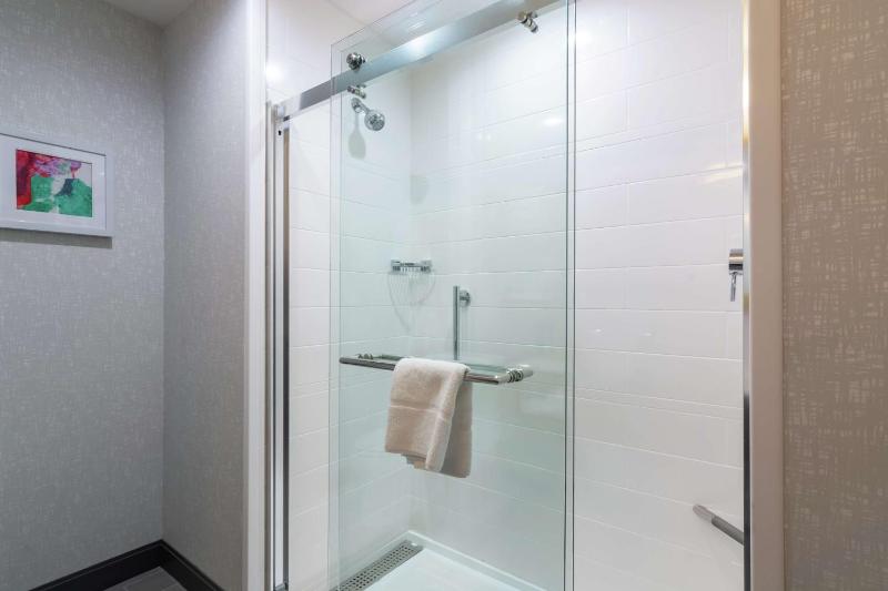 Hampton by Hilton Dallas East - image 36