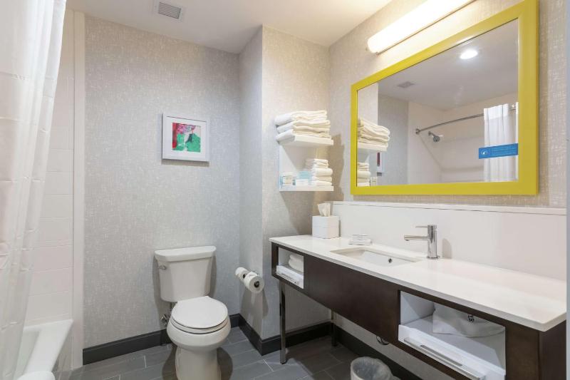 Hampton by Hilton Dallas East - image 37