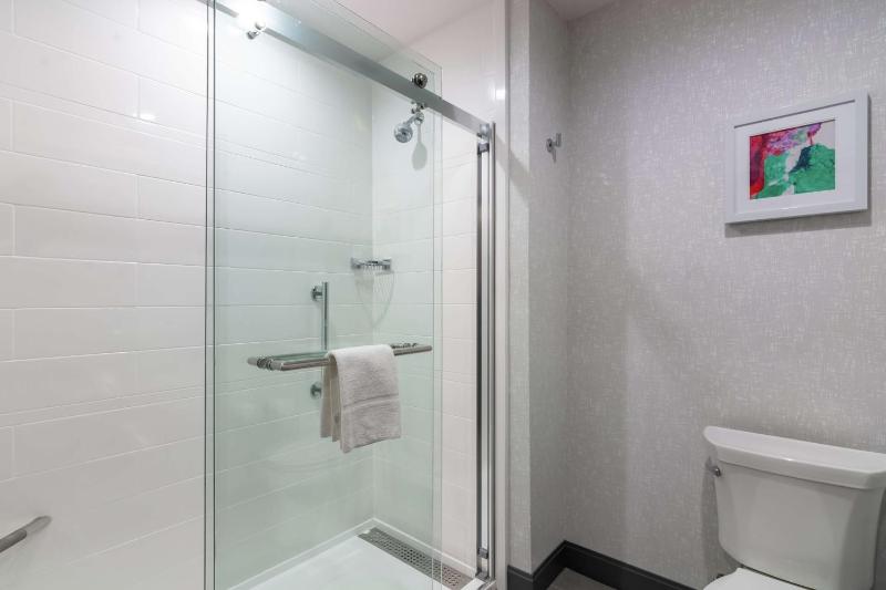 Hampton by Hilton Dallas East - image 5