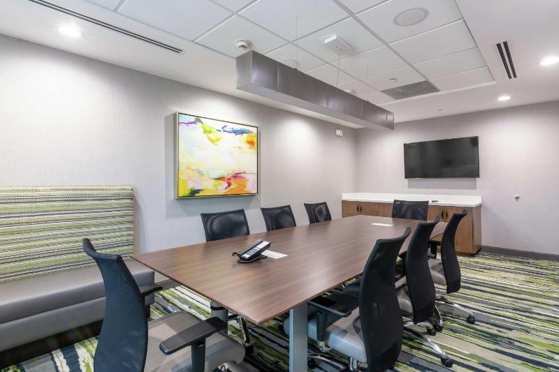 Hampton by Hilton Dallas East - image 8