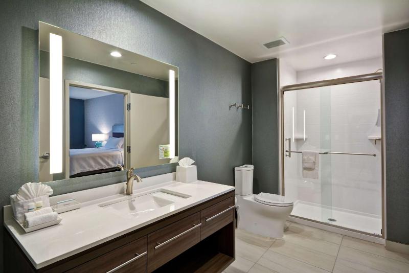 One-Bedroom King Suite - Non-Smoking image 2
