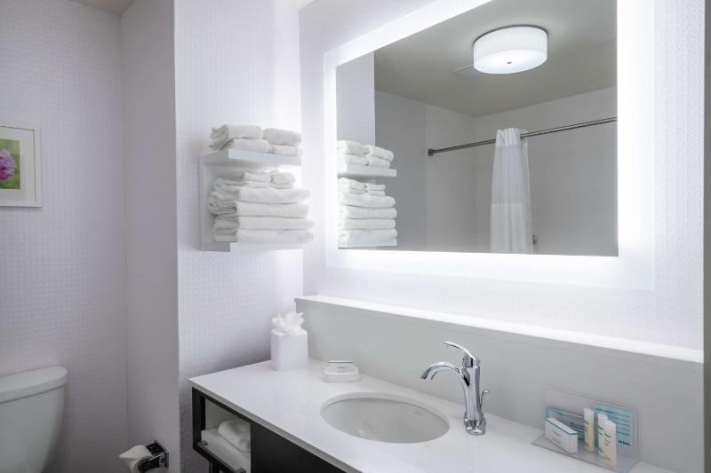 King Room - Hearing Access/Non-Smoking image 2