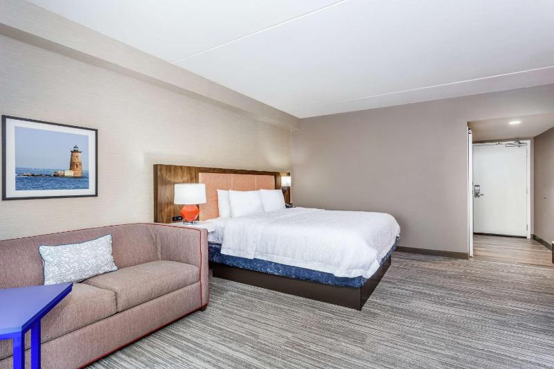 King Room with Sofa Bed image 4