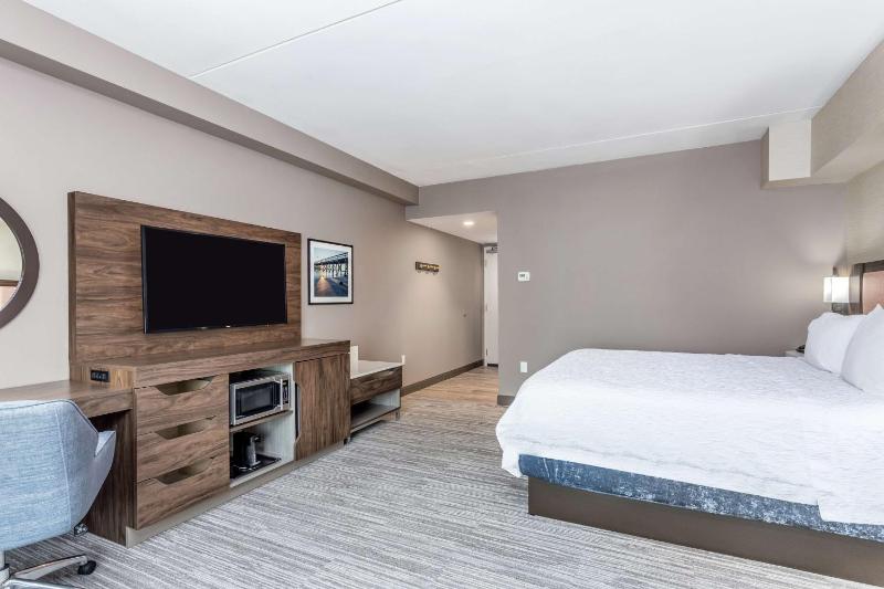 King Room image 4