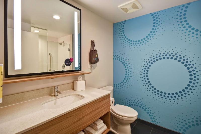 King Room image 3