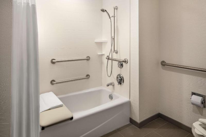 King Room with Accessible Tub - Mobility Access image 2