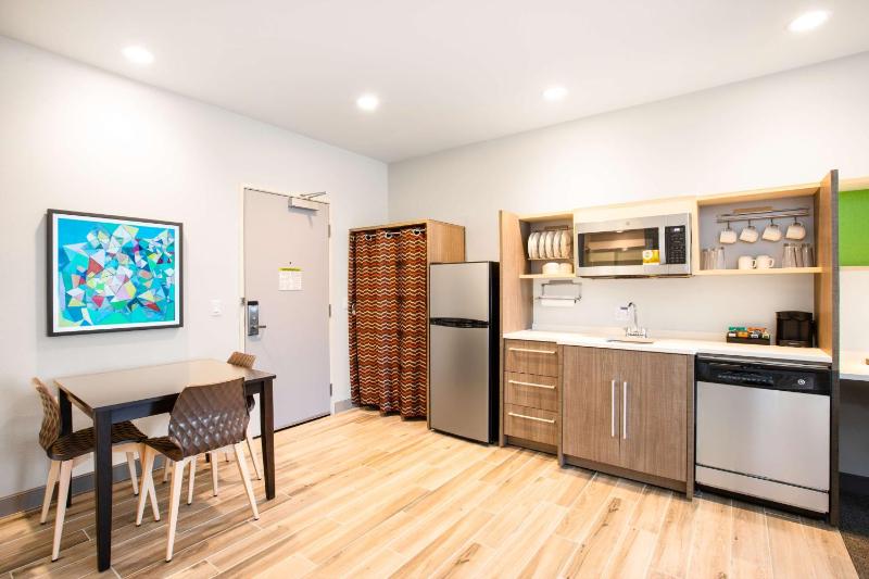 One-Bedroom King Suite - Non-Smoking image 2