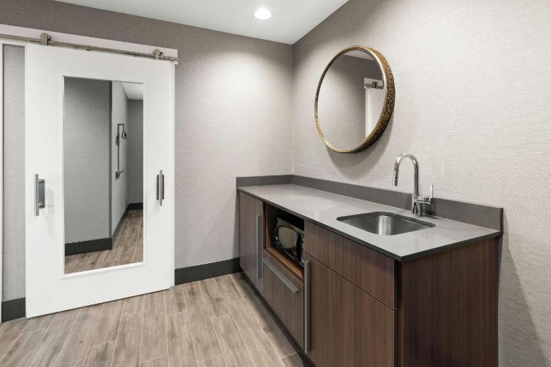 King Studio Suite - Non Smoking image 3