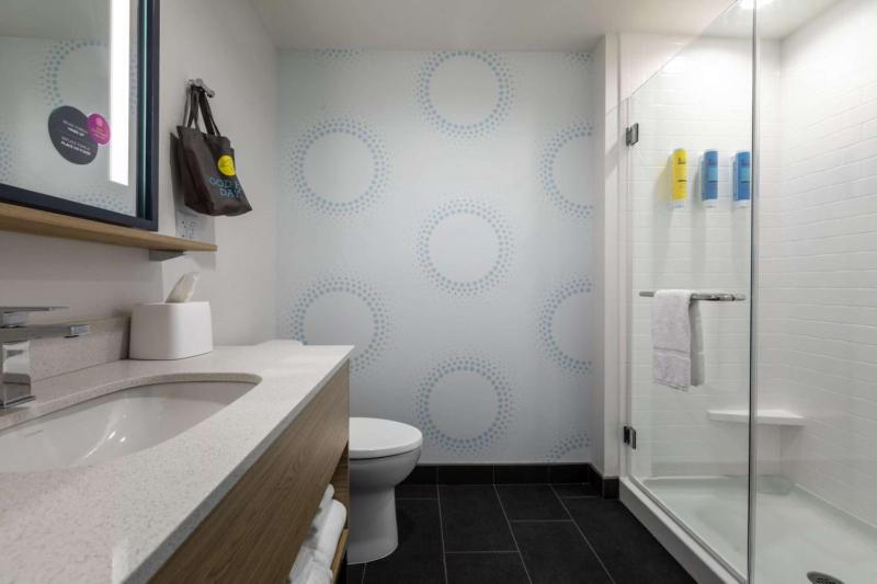 King Room image 4
