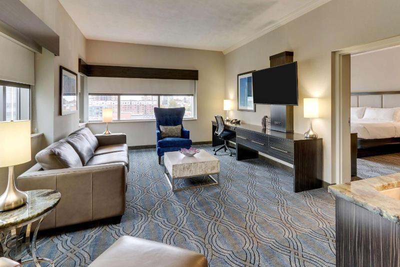 DoubleTree by Hilton St. Louis Forest Park - image 2
