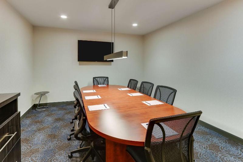 DoubleTree by Hilton St. Louis Forest Park - image 10