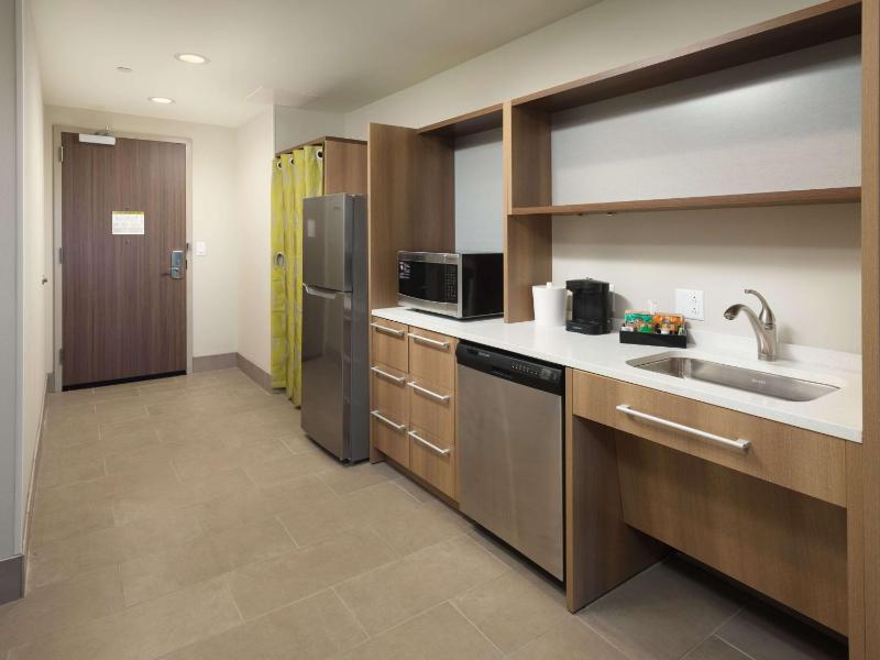 Studio Suite with Two Queen Beds - Hearing Access/Non-Smoking image 4