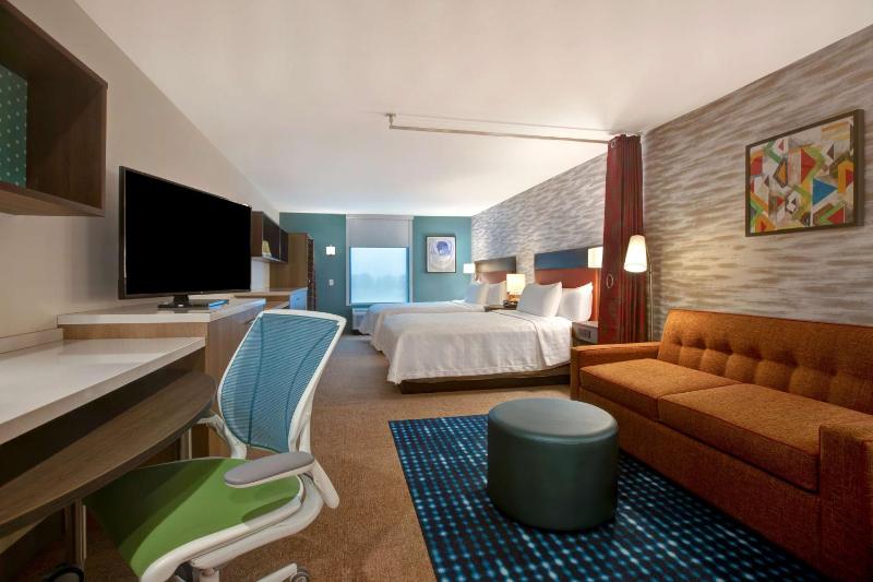 Queen Studio with Two Queen Beds - Non-Smoking image 1