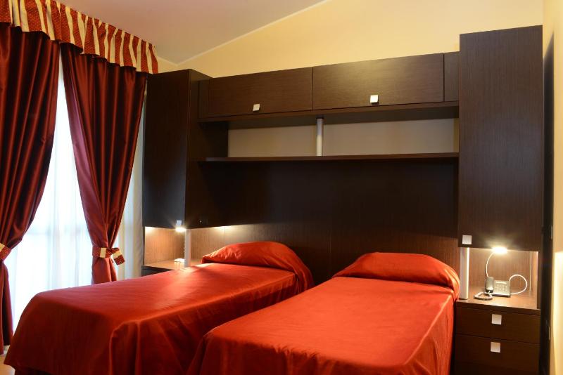 Quadruple Room image 3