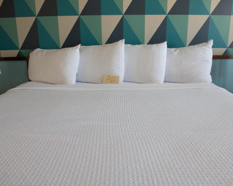Oceanfront Guestroom King image 2