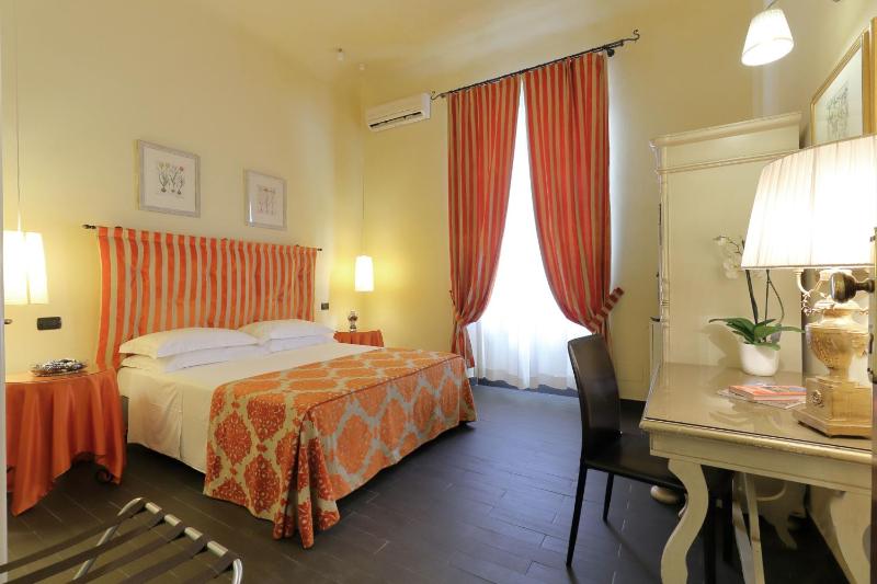 Double Room image 4