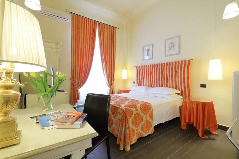 Double Room image 2