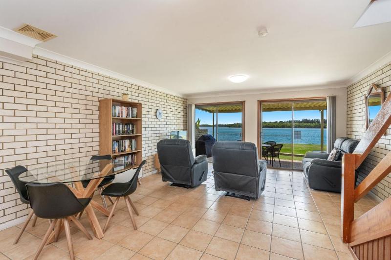 Peninsula Court Unit 9 - Peaceful Waterfront Escape with Pool - Holiday Yamba - image 11